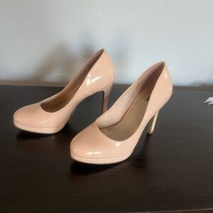 Elegant Nude Pumps